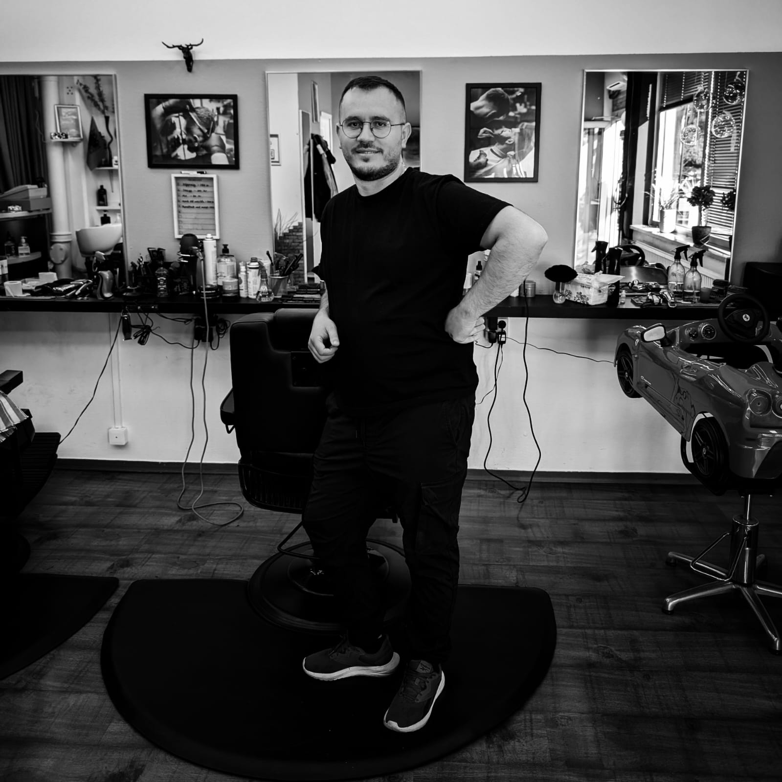 Barberaren Oli i Lior Barbershop i Malmö